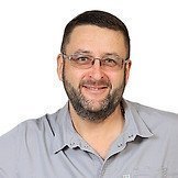 Врач Хмелев Павел Александрович